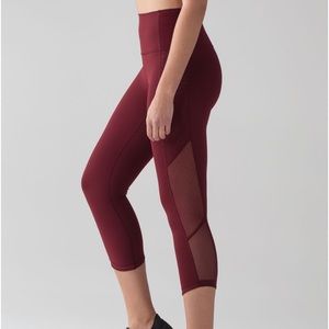 Lululemon body con crop - deep rouge